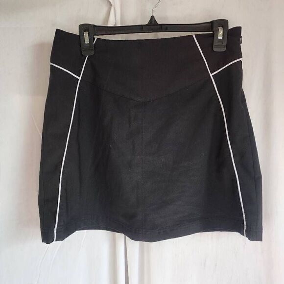 Alulr Black Golf Skirt/Skort Size 4 C6 - Picture 1 of 8